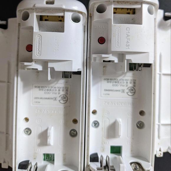 Genuine Nintendo Wii Wireless Remote Controllers OEM (Lot of 2) Tested Working - Picture 12 of 12